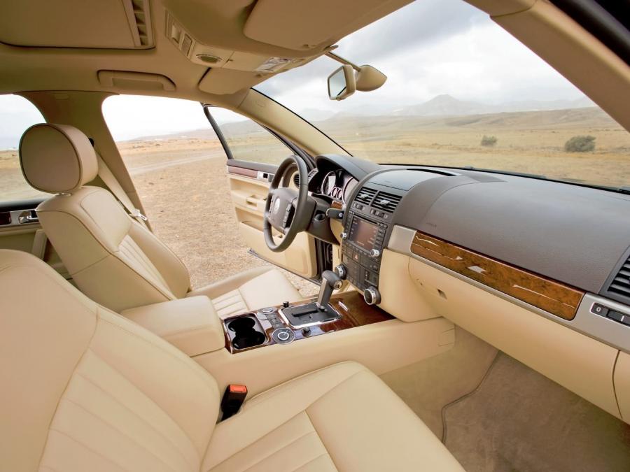  Volkswagen Touareg V10 TDi 2007 года  (фото 3 из 37)